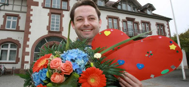 German flower rebels defy Mother's Day ban