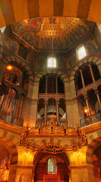 Aachen Cathedral (inside)<br>Thirty German kings and 12 queens were coronated in Northern Europes olders cathedral. Photo: Photo: DPA