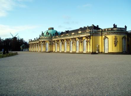 Palaces and Parks of Potsdam and Berlin (Here: Sanssouci Palace)<br>Designed under the monarchic ideas of the Prussian state, these palaces and gardens were chosen as an ensemble site because of their unity of design. Photo: Photo: DPA
