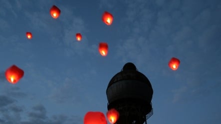 Holiday hot-air balloons spark UFO alarms