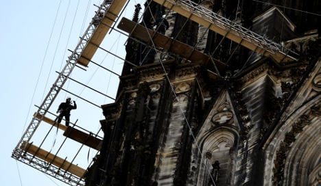 Cops chase thief onto Cologne Cathedral