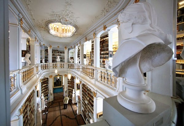 Inside the Duchess Anna Amalia LibraryPhoto: DPA