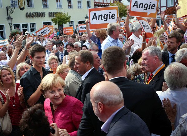 Angela Merkel starts her whirlwind election campaign in the tiny town of Seligenstadt, amidst a sea of supporters. Photo: DPA
