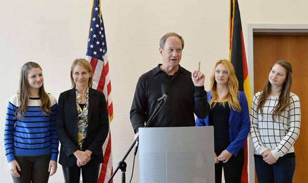 New US ambassador John Emerson gives his first speech in Berlin. Stood behind him are his three daughters, and wife. Photo: DPA