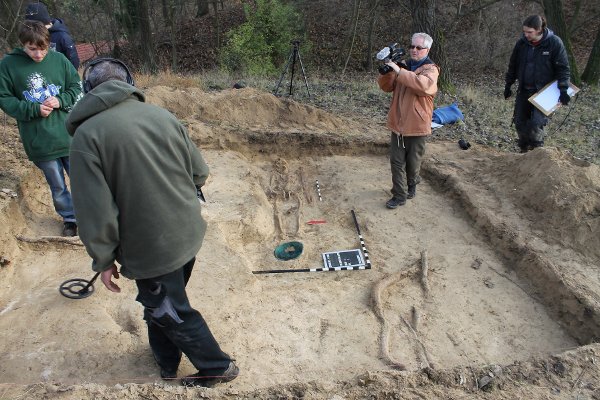 A badger dug up a medieval warrior grave in Brandenburg.Photo: Felix Biermann