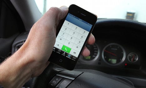 Police 'powerless' to stop phones at the wheel