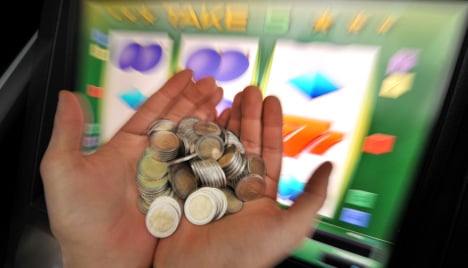 Slot machine saves gambler from prison