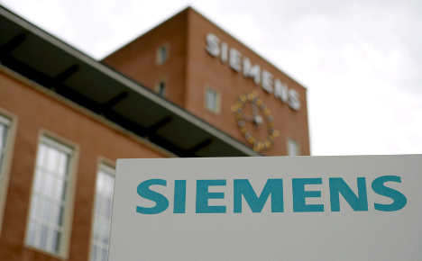 Ex-Siemens exec pleads guilty to bribery plot