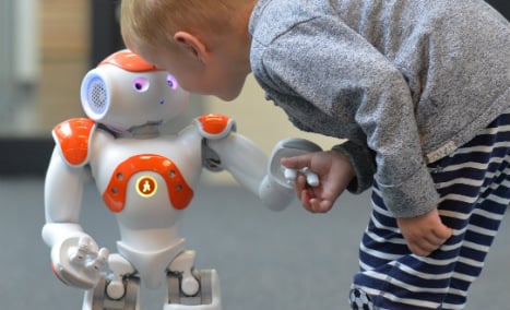 Robot pals to teach refugee kids German