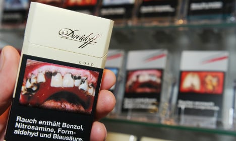 German smokers now faced with pics of rotting teeth