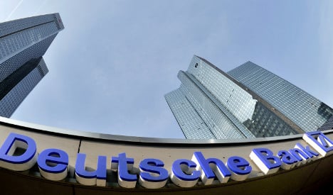 Deutsche Bank shares hit lowest level in quarter century