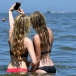 Berlin researcher warns: selfies can lead to head lice