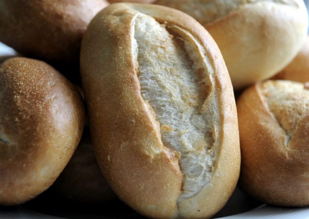 Woman in Essen kicked off bus for eating a bread roll