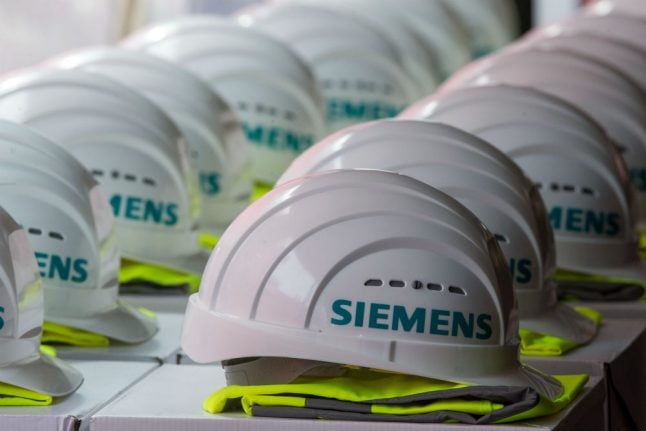 Siemens says to slash 6,900 jobs worldwide in restructuring