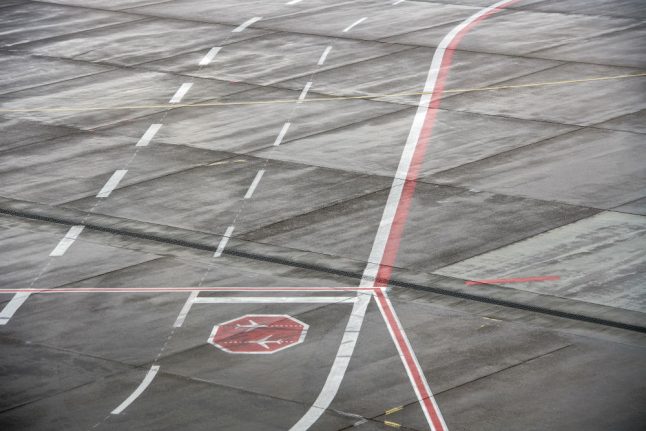 Small hole, big impact: landings temporarily halted at Cologne Airport