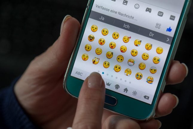 The wink face emoji – are Germans flirting with you or not?