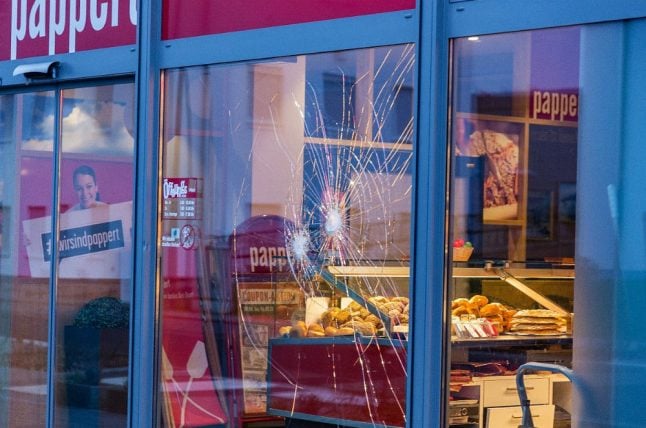 Hessen police shoot dead man in bakery rampage