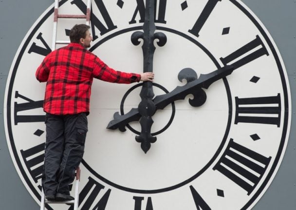 EU aims to scrap turning the clocks back for winter