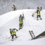 Austria army rescues snowbound German students