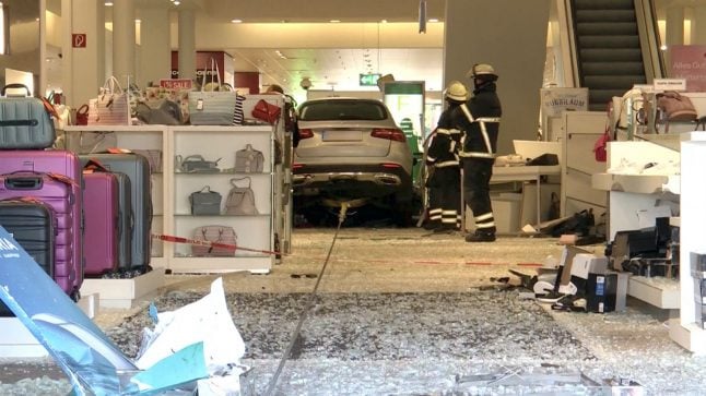 Pensioner crashes car into Hamburg shopping centre