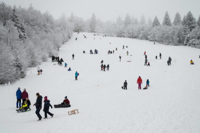 Hundreds of Germans flout Covid rules to enjoy snow