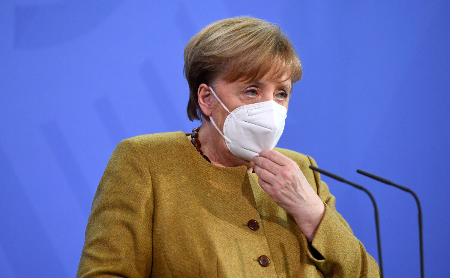 Merkel proposes plan to ease lockdown measures in three stages