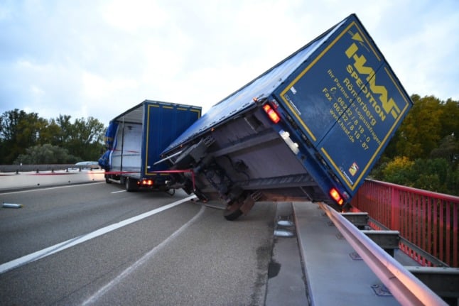 An overturned truck on Autobahn 61.