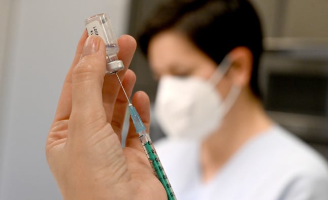 Doctor prepares Covid vaccine dose