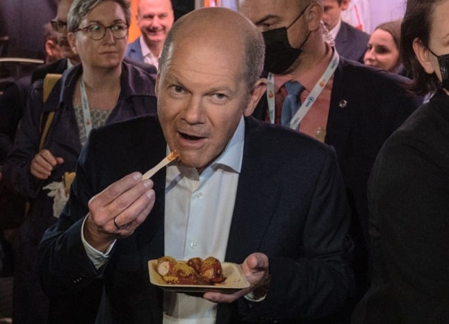 Olaf Scholz enjoying a Sausage after his second TV debate in September. 