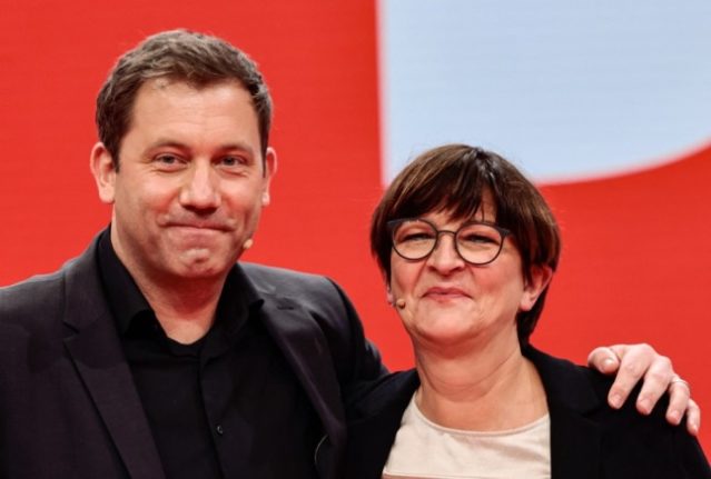 The new SPD co-leader Lars Klingbeil (L) and re-elected SPD co-leader Saskia Esken pose