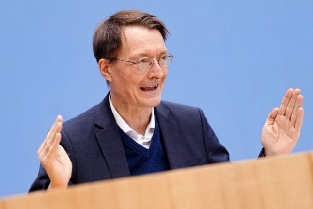 ‘Difficult weeks ahead,’ warns German Health Minister on Omicron fears