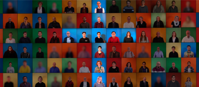 Participants in the #OutInChurch campaign. Photo: picture alliance/dpa/EyeOpeningMedia/rbb | EyeOpeningMedia