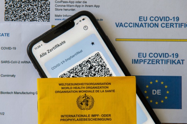 An EU Covid vaccination certificate in Germany. 
